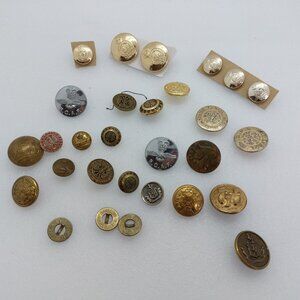 Vintage Small Riley's Tin With 29 Metal Buttons C.W.A.C Military, R.C.A.F Canada